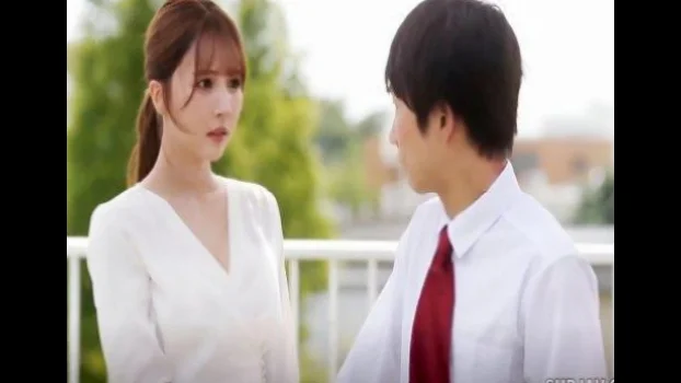Nam sinh ngây ngô được cô giáo xinh đẹp si mê