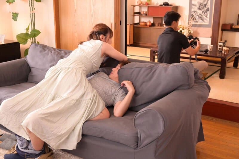 Chị dâu gạ tình cậu em trai của chồng làm tình