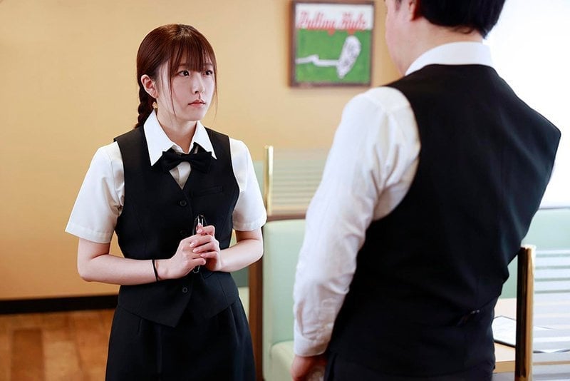 十幾歲的女孩 Hikari Aozora 瘋狂地想要與一個陌生的男人發生性關係