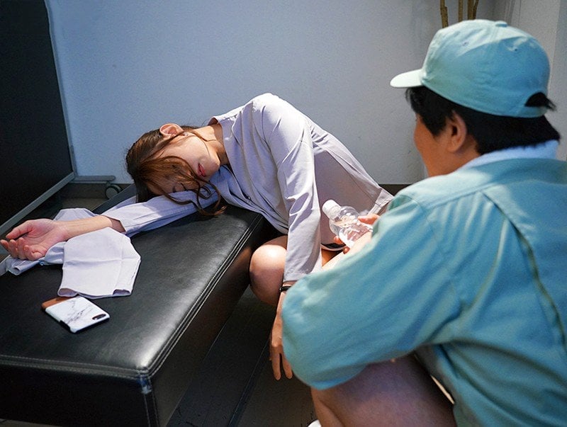 Hiếp dâm em đồng nghiệp làm việc ngủ quên Airi Kijima