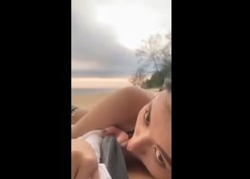 Hotgirl 8 minit di tepi tab mandi mendedahkan lebih banyak klip hubungan seks di pantai