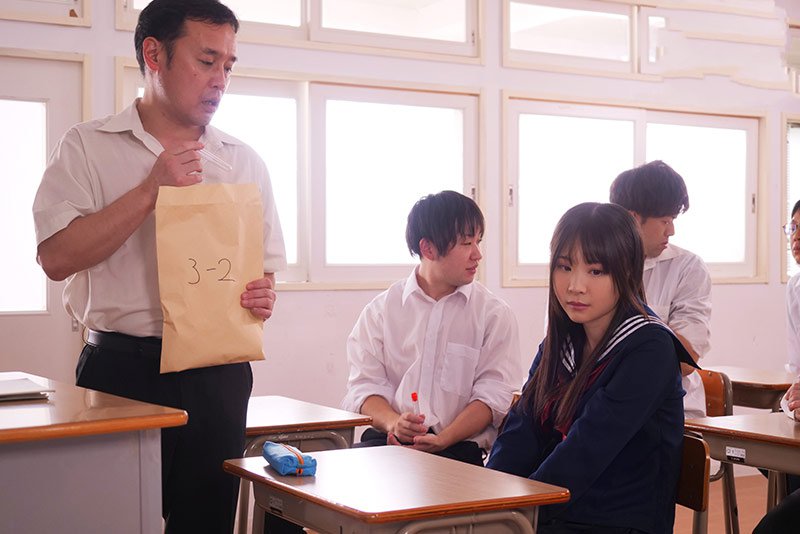 Perverted teacher plays tricks on Hiyori Yoshioka