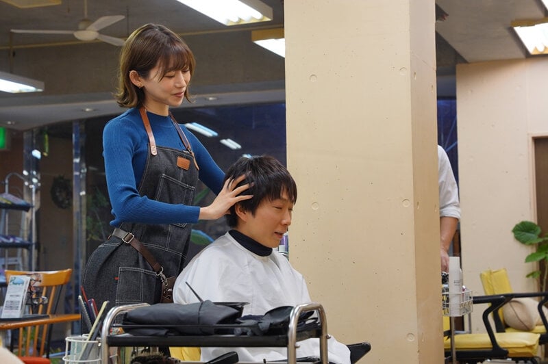 JUL-946 Get a special discount when getting a haircut - Sumire Kurokawa