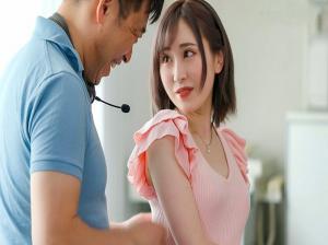 Ông chú già thèm khát cơ thể nữ MC truyền hình Ông chú già thèm khát cơ thể nữ MC truyền hình