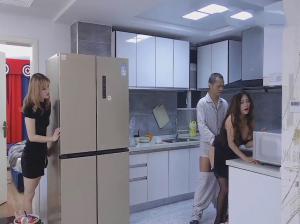 Con dâu thèm khi thường xuyên thấy cảnh bố mẹ chồng làm tình Con dâu thèm khi thường xuyên thấy cảnh bố mẹ chồng làm tình