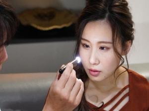 Đi massage thư giãn cô gái không ngờ mình bị biến thành nô lệ tình dục Đi massage thư giãn cô gái không ngờ mình bị biến thành nô lệ tình dục
