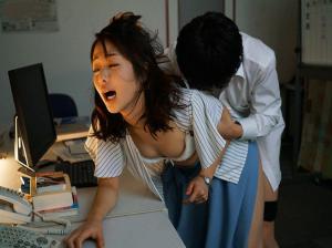 Cô giáo chủ nhiệm mới bị cậu học sinh lớp cá biệt cưỡng hiếp Cô giáo chủ nhiệm mới bị cậu học sinh lớp cá biệt cưỡng hiếp