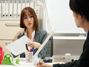 Chị sếp khó tính ở công ty và cái kết đẹp cho cậu nhân viên bị ức hiếp Chị sếp khó tính ở công ty và cái kết đẹp cho cậu nhân viên bị ức hiếp