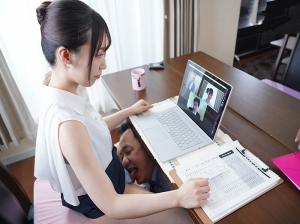 Nữ chủ tịch trẻ ở công ty là một dâm nữ chính hiệu Nữ chủ tịch trẻ ở công ty là một dâm nữ chính hiệu