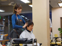 Đi hớt tóc được nhận ưu đãi đặc biệt - Sumire Kurokawa
