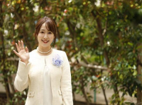 Món quà đặc biệt mẹ kế Marina Shiraishi tặng con trai ngày tốt nghiệp