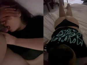 A garota fica com tesão enquanto chupa o pau dele enquanto se masturba - Viet69