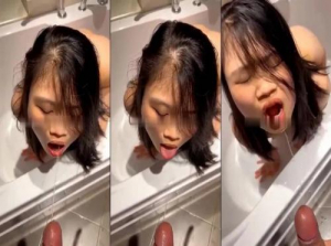 Mahilig akong maglaro mag-isa at lumuhod sa bathtub para maiihi ka sa mukha ko