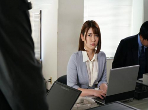 Rena Kodama diundang oleh bosnya untuk menidurinya kapan saja, di mana saja