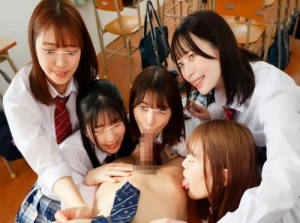Les jeunes sont heureux d'étudier dans une classe pleine de filles...