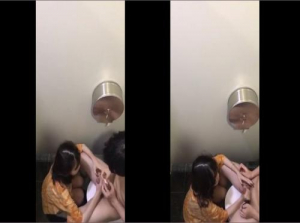 Going to the movies, I secretly had sex with my boyfriend in the toilet - Viet69