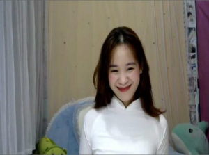 Gadis cantik dalam ao dai melancap dirinya - Viet69