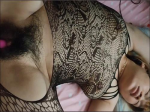 Özlemini tatmin etmek için seks oyuncağı kullanmam gerekiyor - Viet69