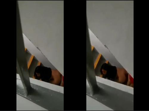 Secretly filming and fucking each other in the apartment staircase