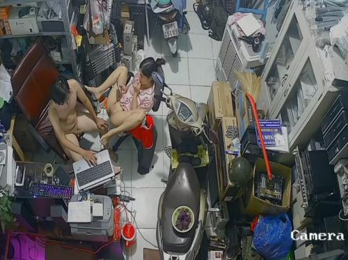 Telecamera hackerata della moglie di Dong Thap che fa sesso in un negozio di refrigerazione - 2 - Viet69