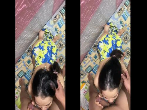 Fille sexy en pyjama suce goulûment une bite comme si elle suce une glace - Viet69