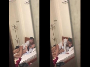 Secretly filming a couple taking each other to a motel during lunch break - Viet69