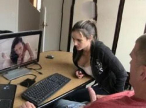  Ang anak na babae ay humingi ng isang sex video sa kanyang ama at ang pagtatapos