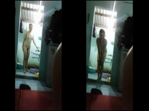 Pelacur itu mandi tanpa menutup pintu