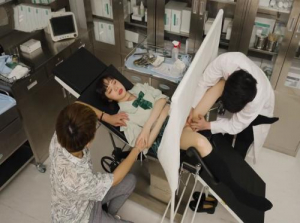  Kilalanin ang isang Thai na doktor kapag dinadala ang iyong asawa para sa isang gynecological examination