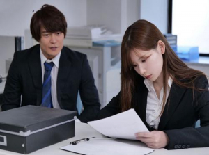  The handsome guy is lucky enough to have his boss Akari Tsumugi invite him to fuck him
