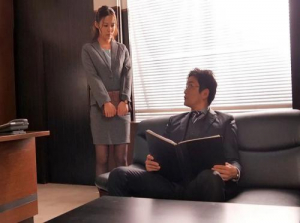  The secretary was raped by her perverted boss during overtime hours