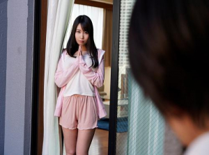 The neighbor's wife is paying attention to me - Aika Yumeno