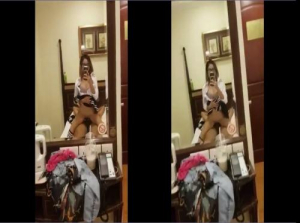 Una estudiante con falda corta baila y monta a caballo frente al espejo - Viet69