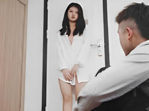 Seorang fotografer bejat mencoba meniduri seorang foto model telanjang