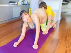  Semasa berlatih yoga, abang saya menolak saya dan meniduri saya