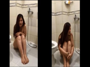 Beni gizlice banyo yaparken filme aldı