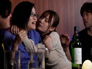 Gadis cantik Miru akan bertukar menjadi syaitan yang penuh nafsu apabila dia meminum alkohol